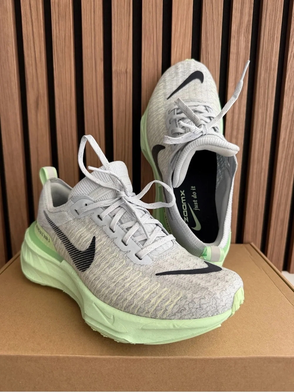 Nike Women’s 7.5 ZoomX Invincible Run 3 - Picture 1 of 8